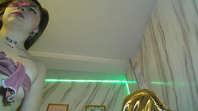 Snapshot of madelen_b chatting on 09/22/25, 07:49 madelen b online show from 09/22/25, 07:49