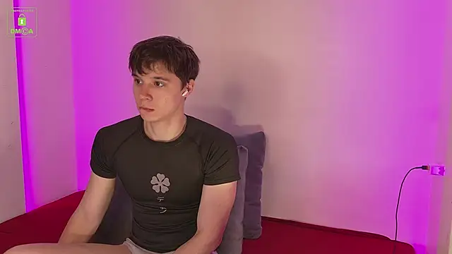 Snapshot of AnthonyHall chatting on 10/19/25, 04:35 AnthonyHall online show from 10/19/25, 04:35