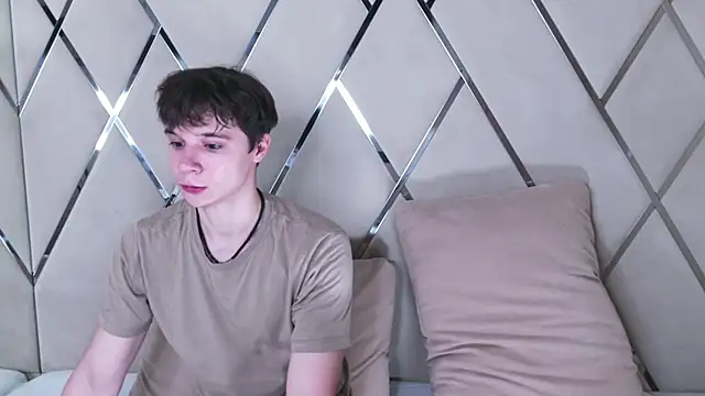 Snapshot of AnthonyHall chatting on 10/26/25, 04:18 AnthonyHall online show from 10/26/25, 04:18