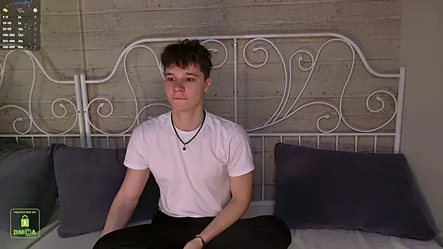 Snapshot of AnthonyHall chatting on 12/04/25, 03:32 AnthonyHall online show from 12/04/25, 03:32