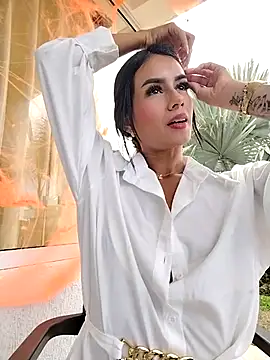 Juliana Xander online show from 10/20/25, 02:39