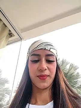 Snapshot of Juliana_Xander chatting on 11/15/25, 02:13 Juliana Xander online show from 11/15/25, 02:13