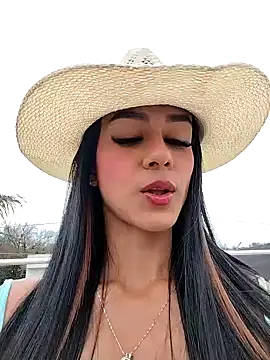 Snapshot of Juliana_Xander chatting on 11/20/25, 02:28 Juliana Xander online show from 11/20/25, 02:28