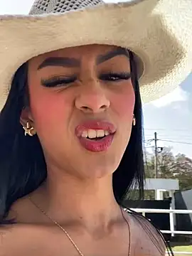 Snapshot of Juliana_Xander chatting on 12/04/25, 02:04 Juliana Xander online show from 12/04/25, 02:04