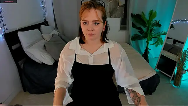 Snapshot of lunaalli chatting on 10/14/25, 03:57 lunaalli online show from 10/14/25, 03:57