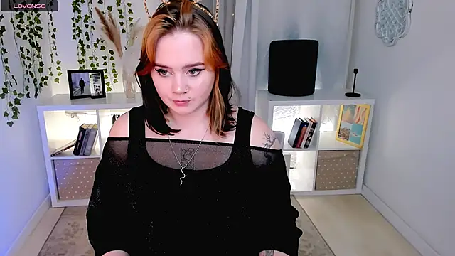 Snapshot of lunaalli chatting on 10/16/25, 02:29 lunaalli online show from 10/16/25, 02:29