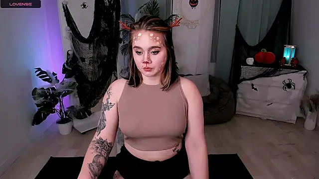 Snapshot of lunaalli chatting on 10/28/25, 04:09 lunaalli online show from 10/28/25, 04:09