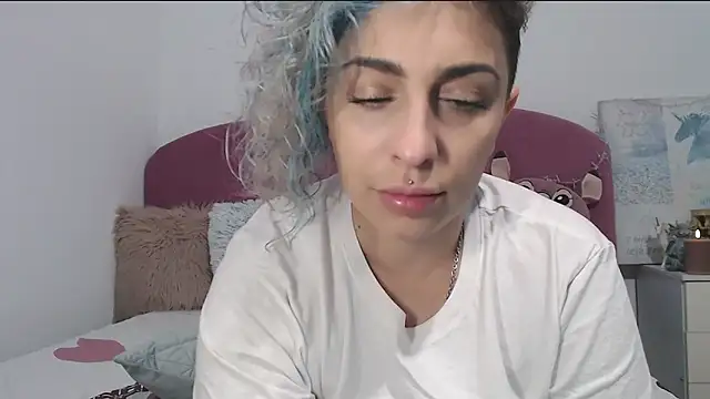 Snapshot of AAARUNY chatting on 10/12/25, 03:00 AAARUNY online show from 10/12/25, 03:00