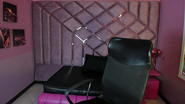 Snapshot of Pamela_Squirtt chatting on 04/02/26, 12:36 Pamela Squirtt online show from 04/02/26, 12:36