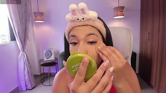 Snapshot of DANDARA_THOM chatting on 10/15/25, 08:09 DANDARA THOM online show from 10/15/25, 08:09