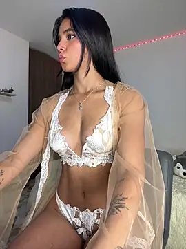 Snapshot of Vaneza_G1 chatting on 05/23/26, 03:45 Vaneza G1 online show from 05/23/26, 03:45