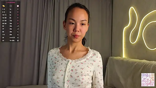 AlodiaAxley online show from 10/17/25, 06:21