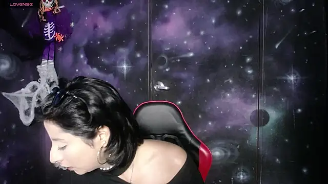 CristaldelLeon s online show from 10/18/25, 07:03