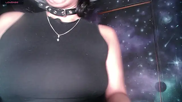 CristaldelLeon s online show from 10/25/25, 04:02
