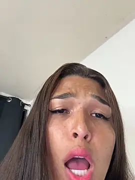 Snapshot of love_megann chatting on 11/05/25, 02:11 love megann online show from 11/05/25, 02:11