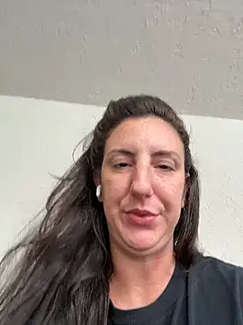 Snapshot of sweetsirenn chatting on 02/05/26, 04:11 sweetsirenn online show from 02/05/26, 04:11