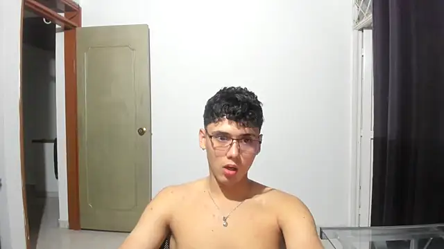 Snapshot of jacobs_shelby chatting on 09/24/25, 12:36 jacobs shelby online show from 09/24/25, 12:36