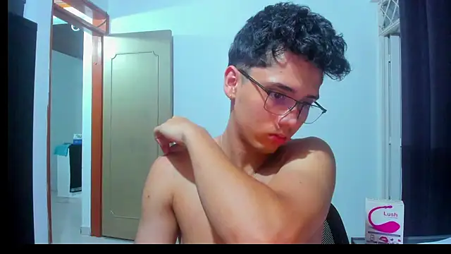 Snapshot of jacobs_shelby chatting on 09/30/25, 01:32 jacobs shelby online show from 09/30/25, 01:32