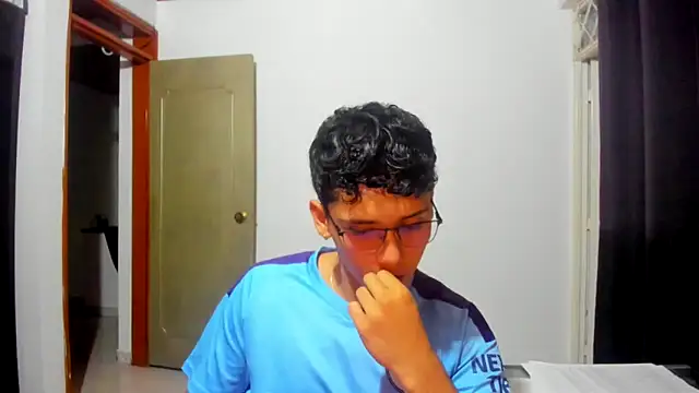 Snapshot of jacobs_shelby chatting on 10/15/25, 11:38 jacobs shelby online show from 10/15/25, 11:38