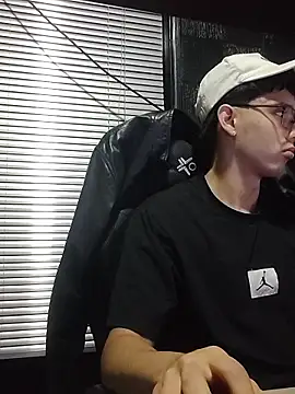 Snapshot of jacobs_shelby chatting on 10/18/25, 12:17 jacobs shelby online show from 10/18/25, 12:17