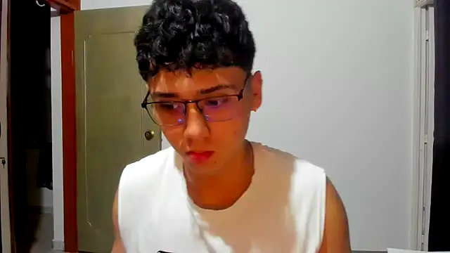 Snapshot of jacobs_shelby chatting on 10/19/25, 02:01 jacobs shelby online show from 10/19/25, 02:01