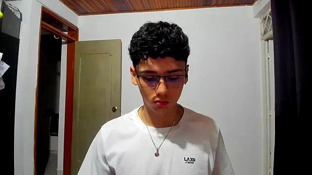 Snapshot of jacobs_shelby chatting on 10/28/25, 12:03 jacobs shelby online show from 10/28/25, 12:03