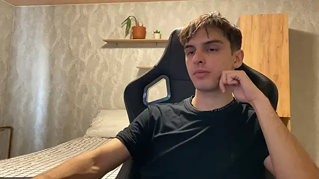 Snapshot of elliot_scott chatting on 09/23/25, 01:41 elliot scott online show from 09/23/25, 01:41