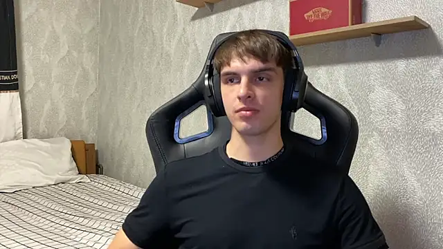 Snapshot of elliot_scott chatting on 09/26/25, 10:25 elliot scott online show from 09/26/25, 10:25