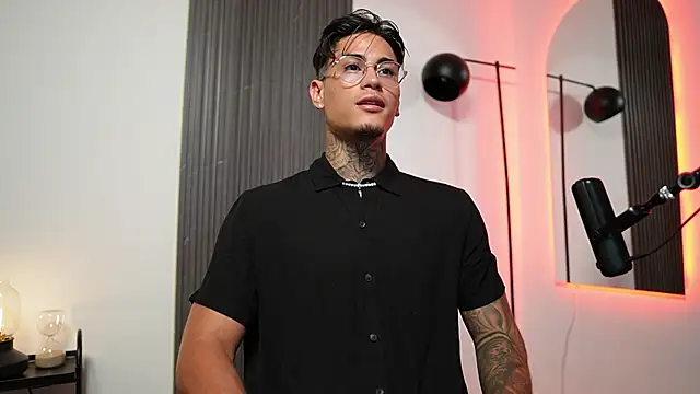 AxelVilla  online show from 09/23/25, 08:45