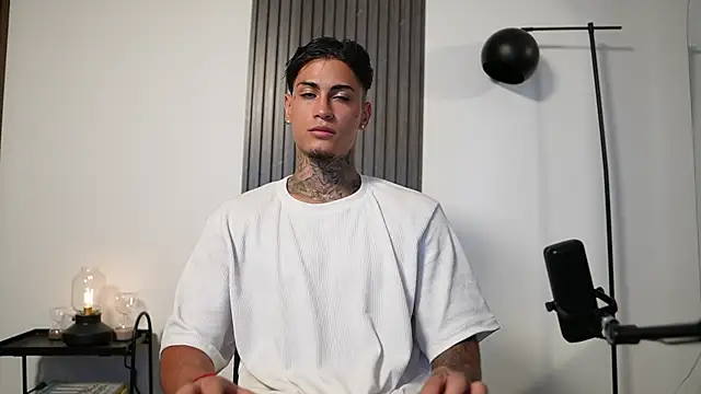 AxelVilla  online show from 10/09/25, 08:40