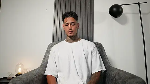 AxelVilla  online show from 10/17/25, 09:06