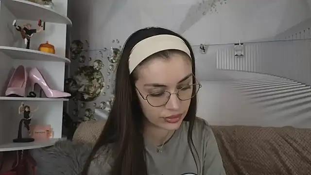 Snapshot of EvoletteLouLou chatting on 11/05/25, 05:24 EvoletteLouLou online show from 11/05/25, 05:24