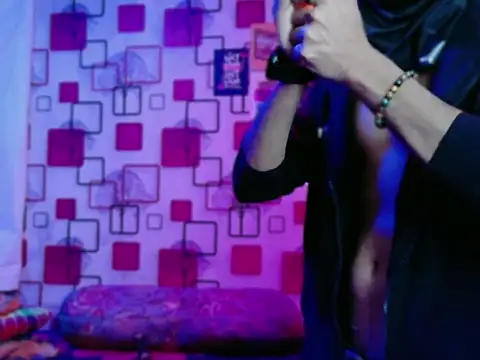 ChiseledCharm online show from 12/03/25, 07:12