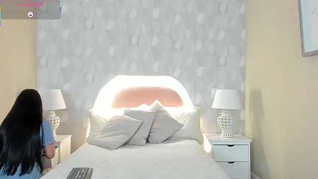 isabella milf  online show from 11/01/25, 07:05