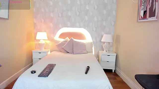 isabella milf  online show from 11/19/25, 07:03