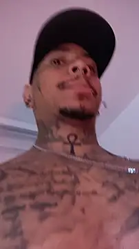 Snapshot of David_tatto1 chatting on 11/15/25, 11:21 David tatto1 online show from 11/15/25, 11:21