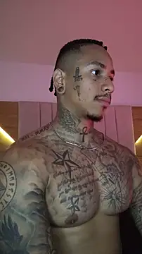 Snapshot of David_tatto1 chatting on 11/23/25, 02:22 David tatto1 online show from 11/23/25, 02:22