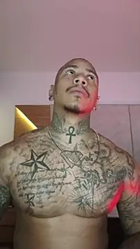 Snapshot of David_tatto1 chatting on 11/29/25, 02:58 David tatto1 online show from 11/29/25, 02:58