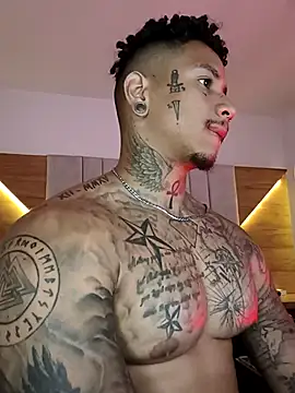 Snapshot of David_tatto1 chatting on 12/14/25, 01:44 David tatto1 online show from 12/14/25, 01:44