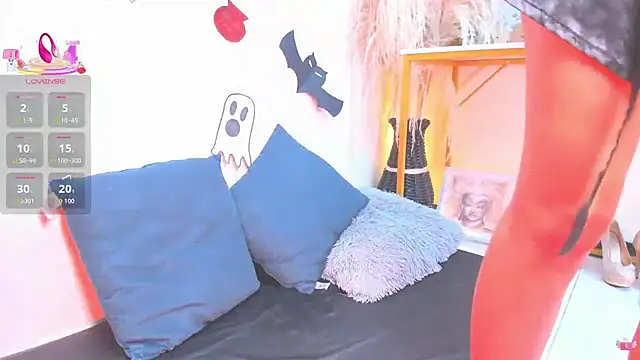 LizzyJones  online show from 10/12/25, 04:44