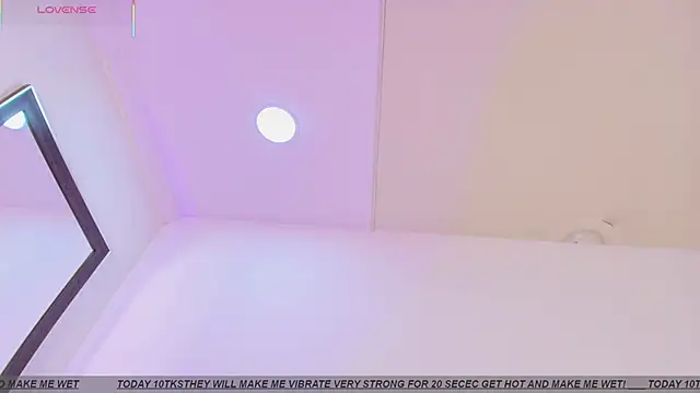 ZOETTAYLOR online show from 05/26/26, 06:59