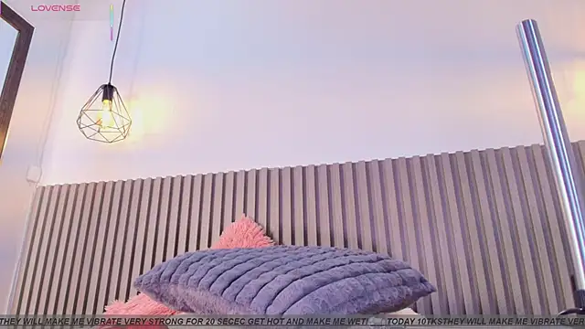 ZOETTAYLOR online show from 06/17/26, 07:26