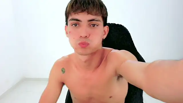 Thommy cute online show from 08/04/26, 01:09