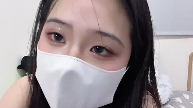 LHeart online show from 10/25/25, 02:35