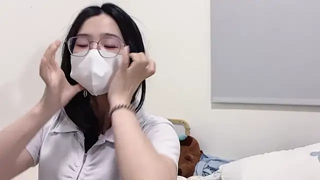 Snapshot of LHeart chatting on 12/15/25, 01:48 LHeart online show from 12/15/25, 01:48