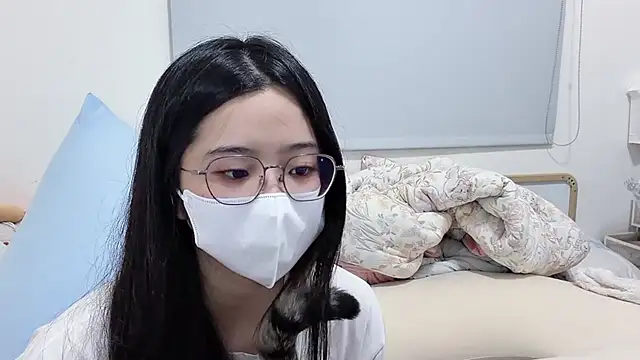 LHeart online show from 06/08/26, 01:55