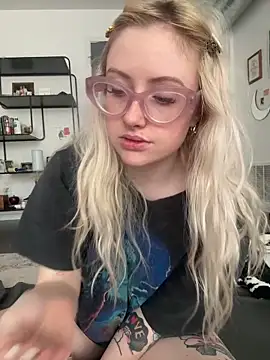 seeunexttuesday online show from 11/18/25, 04:22