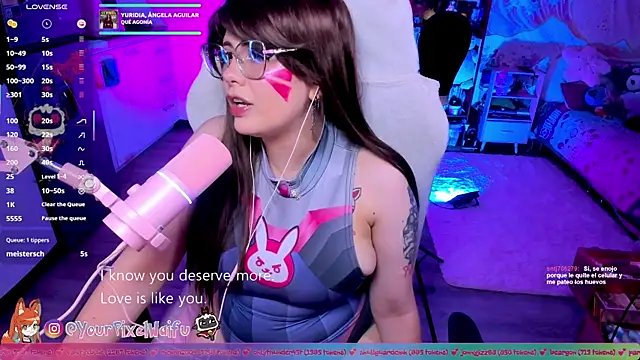 Snapshot of AlyssaRomanova chatting on 09/29/25, 02:27 AlyssaRomanova online show from 09/29/25, 02:27