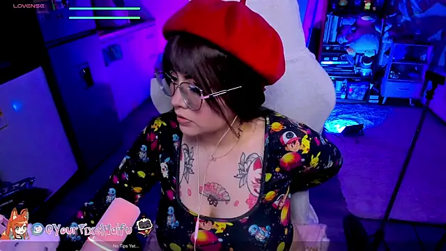 Snapshot of AlyssaRomanova chatting on 10/27/25, 02:37 AlyssaRomanova online show from 10/27/25, 02:37