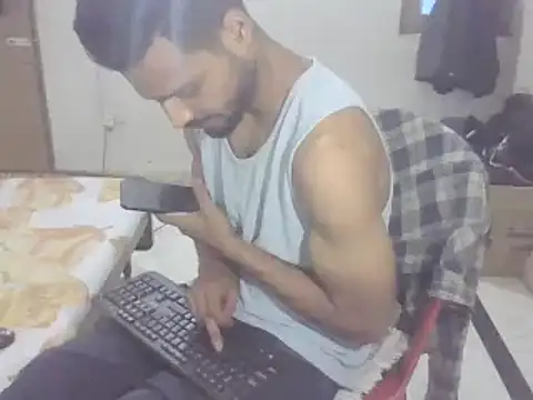 sofiacpl  online show from 10/19/25, 05:41